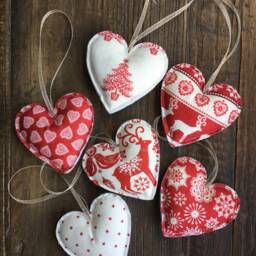 6x Nordic Scandi Style Christmas Decorations, Red & White Heart Ornaments, Makower, Stuffed Felt Decorations - thumbnail 3
