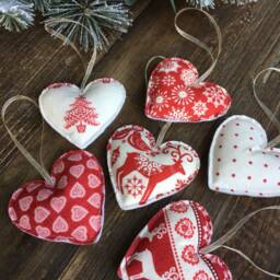 6x Nordic Scandi Style Christmas Decorations, Red & White Heart Ornaments, Makower, Stuffed Felt Decorations - thumbnail 4