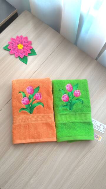 "Bath Towel With Embroidered ""Tulips" - image 1
