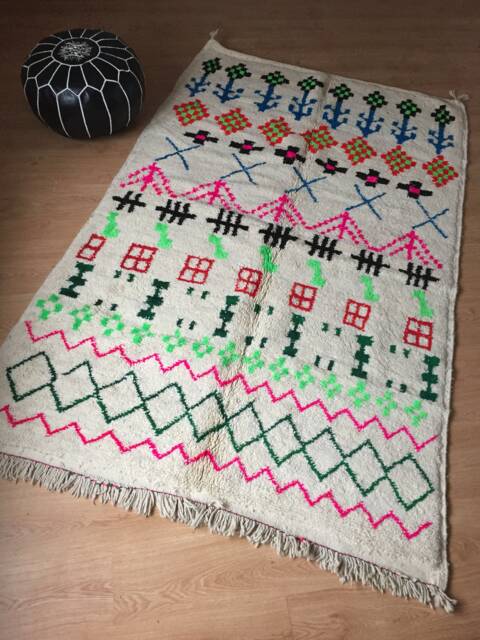 Azilal Rug - Berber Rug Atlas Moroccan Handwoven Rug, Wool, Ivory With Colored Marks/160X 250 cm 5.24 X 8.2 Ft Code 203 - image 1