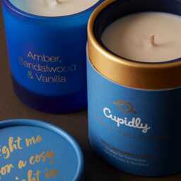 Cupidly Soy Wax Candle - Amber, Sandalwood & Vanilla Scented - thumbnail 3