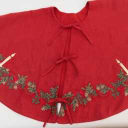 Red Candle Garland Tree Skirt, Embroidered Holiday Greens Collar, Handmade Christmas Decor - thumbnail 2
