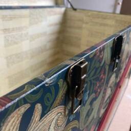 William Morris Wallpaper Steamer Trunk - Handmade Storage Coffee Table Kids Toy Chest _ Sinatra Glin - thumbnail 2