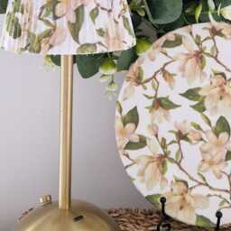 Cordless Touch Lamp. Beautiful Decoupaged White Magnolia Usb Rechargeable Table Lamp.matching Hand Decorated.cordless - thumbnail 3