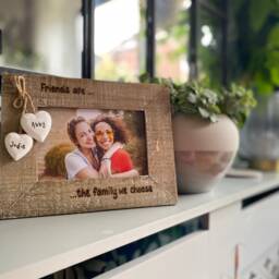 Friends Are The Family We Choose Photo Frame - Best Friend Personalised Gift Driftwood Wooden Picture 6x4 - thumbnail 2
