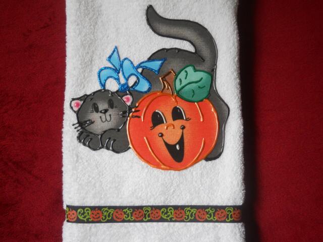 Appliqued Halloween Bathroom Or Kitchen Hand Towel Black Cat & Pumpkin Decor - image 1