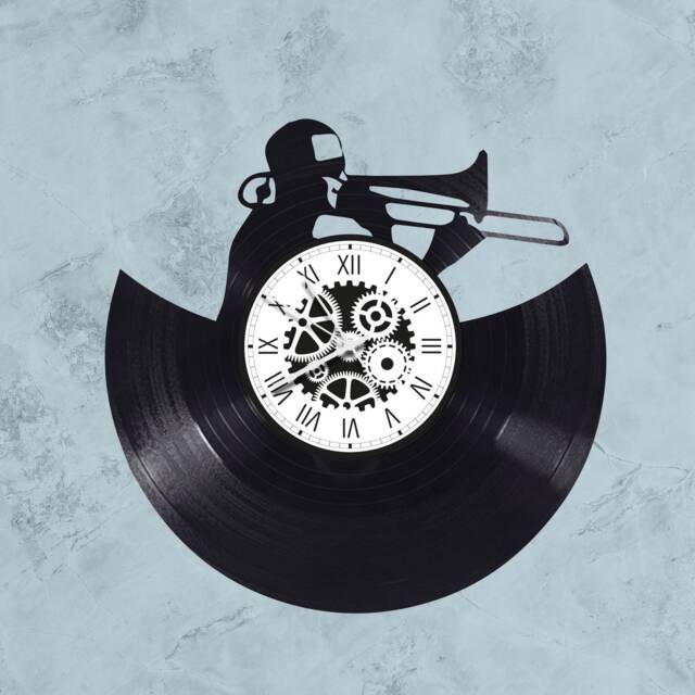 33 Rpm Vinyl Record Clock Trumpet Player Theme - image 1