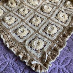 Ivory Rose Crochet Baby Afghan Vintage Style Ruffle Blanket - thumbnail 4