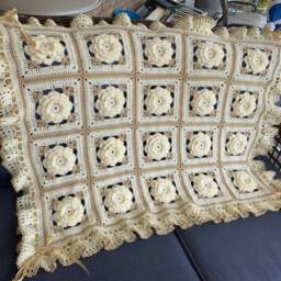 Ivory Rose Crochet Baby Afghan Vintage Style Ruffle Blanket - thumbnail 3