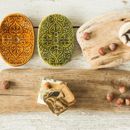 Ornamented Ceramic Soap Dish With Drain Handmade Oval Sponge Holder - thumbnail 3