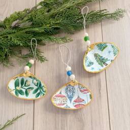 Clam Shell Christmas Ornament, Gift, Decoupage Shell, Beach Coastal Gilded Party Favor