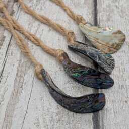 Set Of Four Wild New Zealand P??ua Shell Ornaments - Natural Beach-Combed Abalone Decorations On Jute Cord For Yule Christmas Trees - thumbnail 2