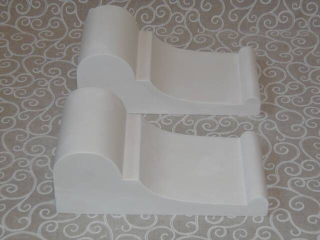 A Pair Of Medium Size Victorian Classic Design Plaster Corbels , 20cm High 9 1/2cm Wide 8cm Deep - image 1