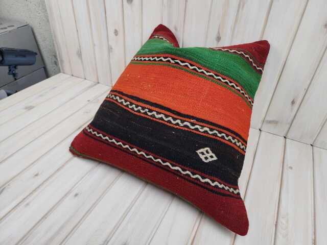 Vintage Kilim Pillow Cover Hand-Spun Wool, Turkish Cotton - 20In20In - image 1