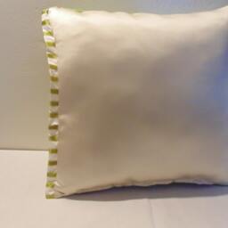 Designers Guild Velvet Calaggio-Apple Cushion Cover - thumbnail 2