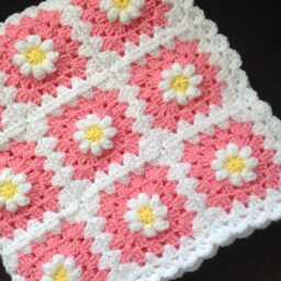 Handmade Crochet White Baby Pink Daisy Blanket /Granny Square Blanket /New Baby Gift/Christening Present /Hand Knitted Shawl - thumbnail 3