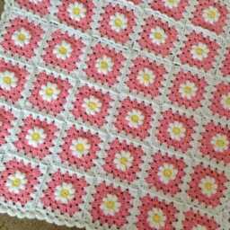 Handmade Crochet White Baby Pink Daisy Blanket /Granny Square Blanket /New Baby Gift/Christening Present /Hand Knitted Shawl - thumbnail 2