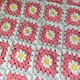 Handmade Crochet White Baby Pink Daisy Blanket /Granny Square Blanket /New Baby Gift/Christening Present /Hand Knitted Shawl - thumbnail 4
