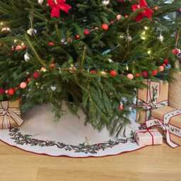 Natural Candle Garland Tree Skirt, Embroidered Holiday Greens Collar, Handmade Christmas Decor - thumbnail 3