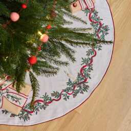 Natural Candle Garland Tree Skirt, Embroidered Holiday Greens Collar, Handmade Christmas Decor - thumbnail 1