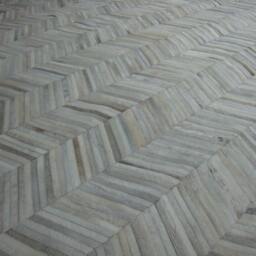 Cowhide Patchwork Rug Raw Leather Argentina - Cowhide Free Shipping Chevron Mix Of Light/Medium Greys & Creams 5' X 7' Handmade - thumbnail 3