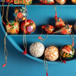 Kashmiri Festive Birds Papier-M??ch?? Christmas Tree Decorations - Bauble Ornament Opulent Traditional Colourful Pretty Ornate Handmade Gift - thumbnail 2