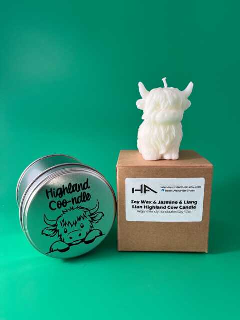 Novelty Highland Cow Soy Candle, Coo-ndle Assorted Fragrance in Gift Tin - image 1