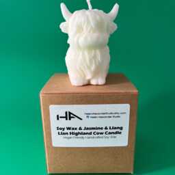 Novelty Highland Cow Soy Candle, Coo-ndle Assorted Fragrance in Gift Tin - thumbnail 3