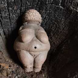 Handmade Willendorf Venus Figurine - Ancient Mother Goddess Paleolithic Fertility Symbol Natural Terracotta Sculpture - thumbnail 4