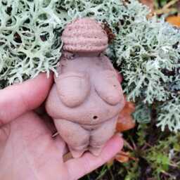 Handmade Willendorf Venus Figurine - Ancient Mother Goddess Paleolithic Fertility Symbol Natural Terracotta Sculpture - thumbnail 3