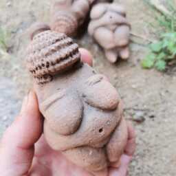 Handmade Willendorf Venus Figurine - Ancient Mother Goddess Paleolithic Fertility Symbol Natural Terracotta Sculpture - thumbnail 2