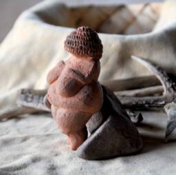 Handmade Willendorf Venus Figurine - Ancient Mother Goddess Paleolithic Fertility Symbol Natural Terracotta Sculpture