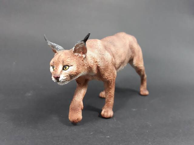 Elaborate Caracal Figurine - image 1
