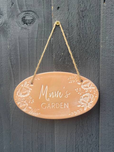 Mum's Garden Terracotta Hanging Sign Botanical Decor - image 1
