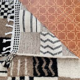 Handwoven Moroccan Wool Rug Modern Geometric Berber Design - 3.51 X 5.51 Feet - thumbnail 4