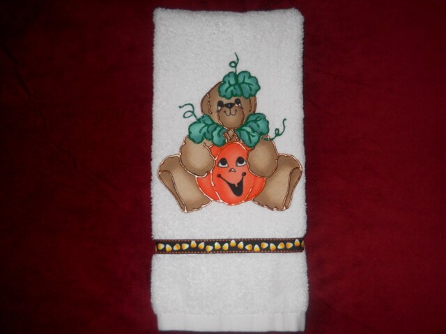 Appliqued Halloween Bathroom Hand Towel Bear Hugging Pumpkin - image 1