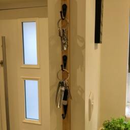 Handmade Oak Waxed Key Rail Slim Vertical Design With Choice Of Hooks - thumbnail 2