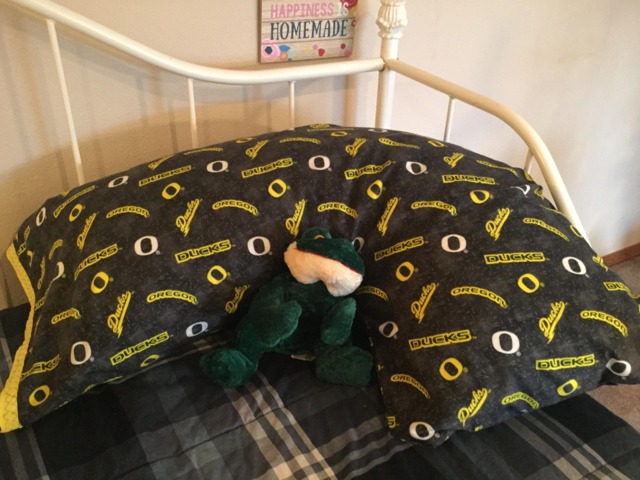 University Of Oregon Ducks Cotton Boomerang Pillow Case - image 1