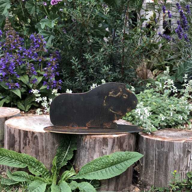 Rusty Metal Guinea Pig Garden Decoration, Outdoor Gift - image 1