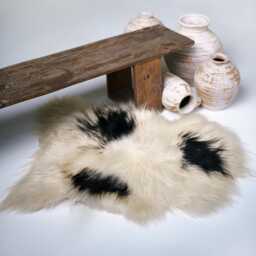 Black & Creamy White Sheepskin Rug - Luxurious Natural Wool Hide For Home D??cor- Leather Hub - thumbnail 1