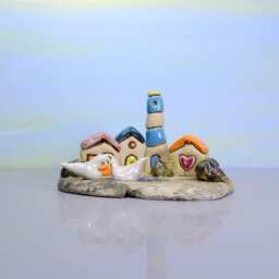 Ceramic Sculpture - Keramik, T??pferwaren Of Miniature Island With Houses, A Lighthouse & Two Swans - thumbnail 1