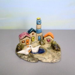 Ceramic Sculpture - Keramik, T??pferwaren Of Miniature Island With Houses, A Lighthouse & Two Swans - thumbnail 2