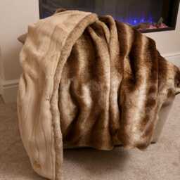 Handmade Chinchilla Faux Fur Throw Luxury Beige Stripe - thumbnail 3