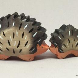 Toy Hedgehog Wooden Black Pink Mother Size 6, 5 X 5, 0 2, 5 cm - Bxhxs Ca. 30, 0 Gr - thumbnail 3