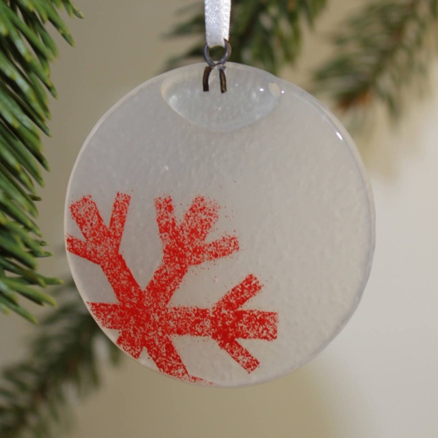 White Murano Glass Round Pendant With Red Snowflake - Christmas Decoration in Melted For Tree, Garland Or Window