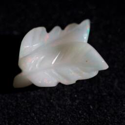 Opal Double Feather Carving - 3.6 Cts - thumbnail 1