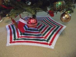 Christmas Tree Skirt - Hexagon in White, Red & Green With Metallic Effect