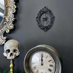 Gothic Framed Hanging Spider Wall Decor - thumbnail 4