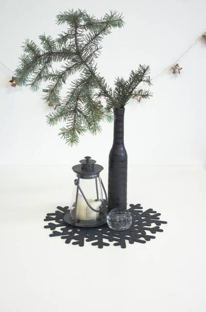 Christmas Placemat/ Round Fir Branch Design/ Winter Decorations/ Holiday Table Centerpiece/ Dining Decor - image 1