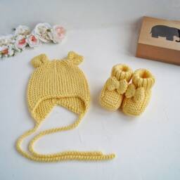 Giraffe Baby Girl Gift Basket With Giraffe Toy, Hand Knit Bonnet & Booties, Pregnancy Announcement Set - thumbnail 2